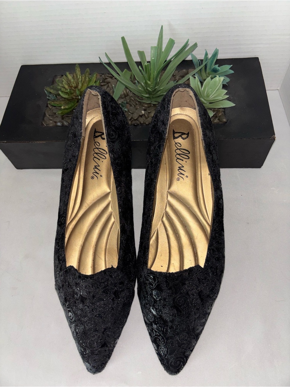 Bellini Black Pointed Toe Floral Embossed Flats SZ 11M